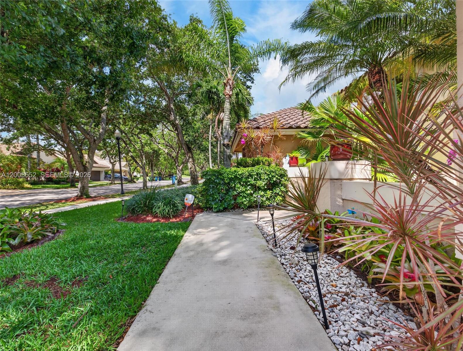 COUNTRY ISLES - Residential