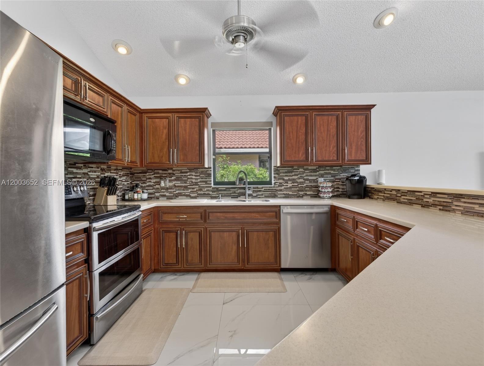 COUNTRY ISLES - Residential