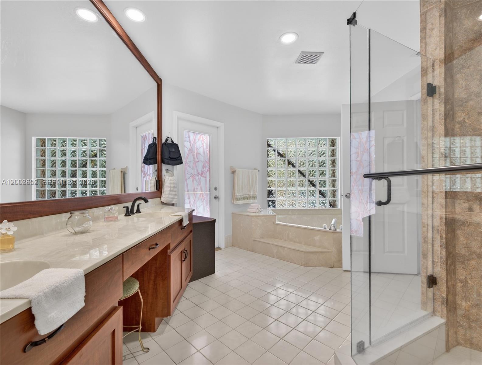 COUNTRY ISLES - Residential