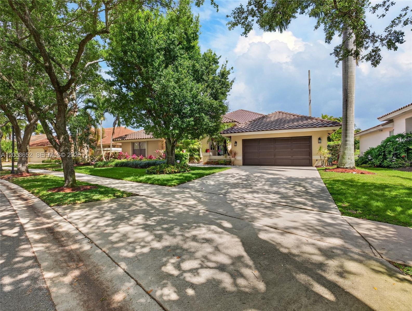 COUNTRY ISLES - Residential