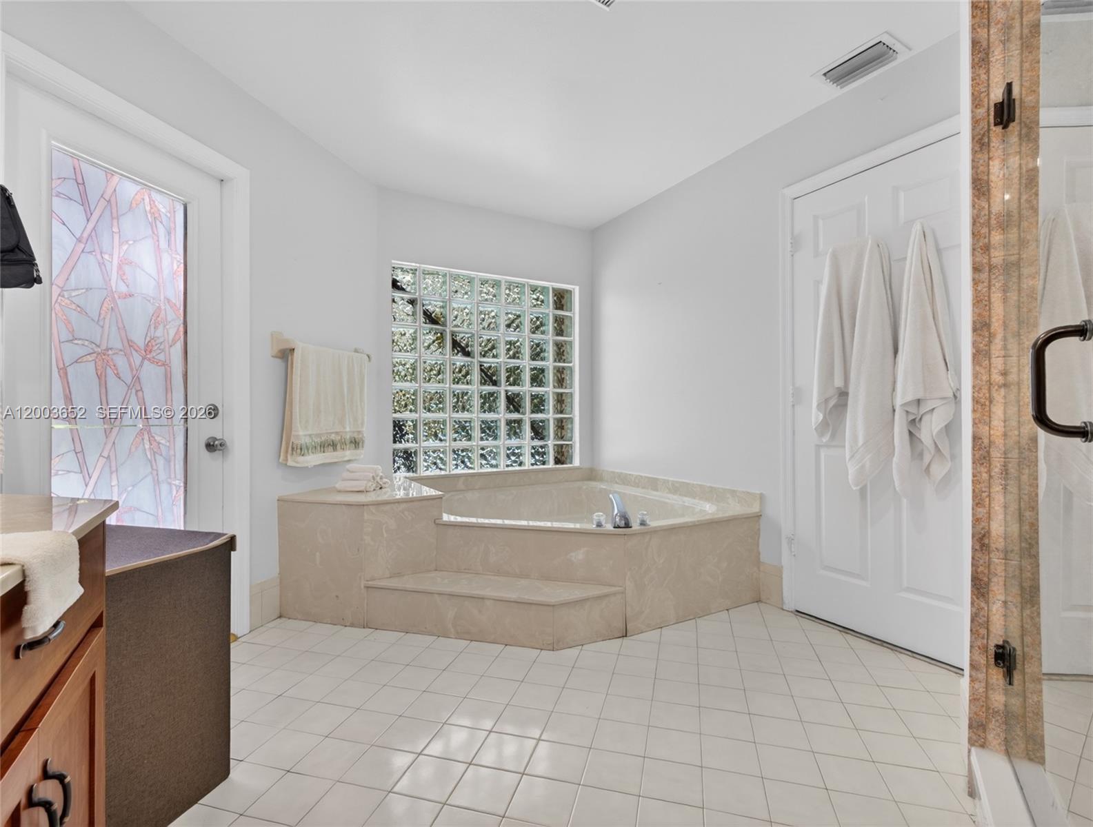 COUNTRY ISLES - Residential