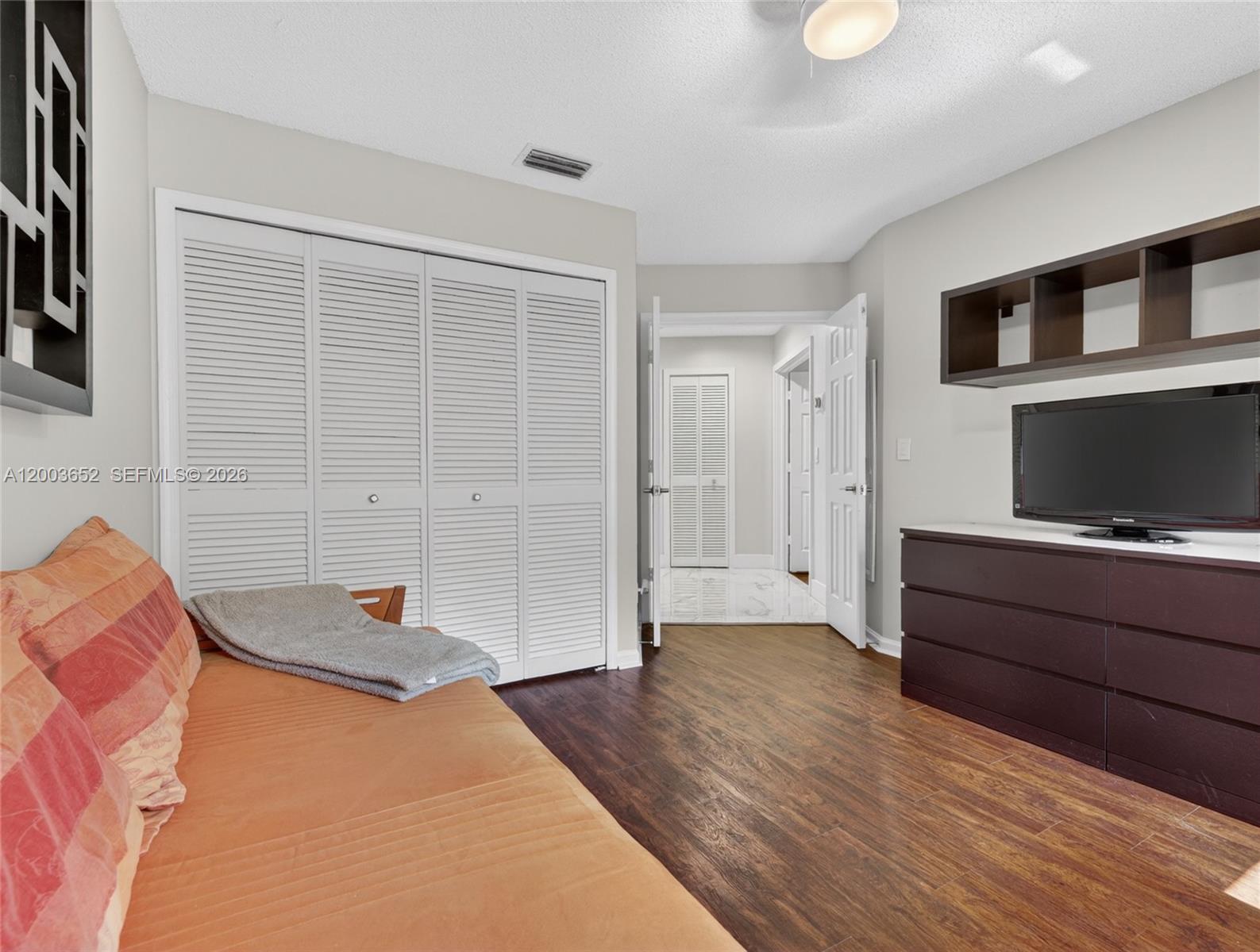 COUNTRY ISLES - Residential