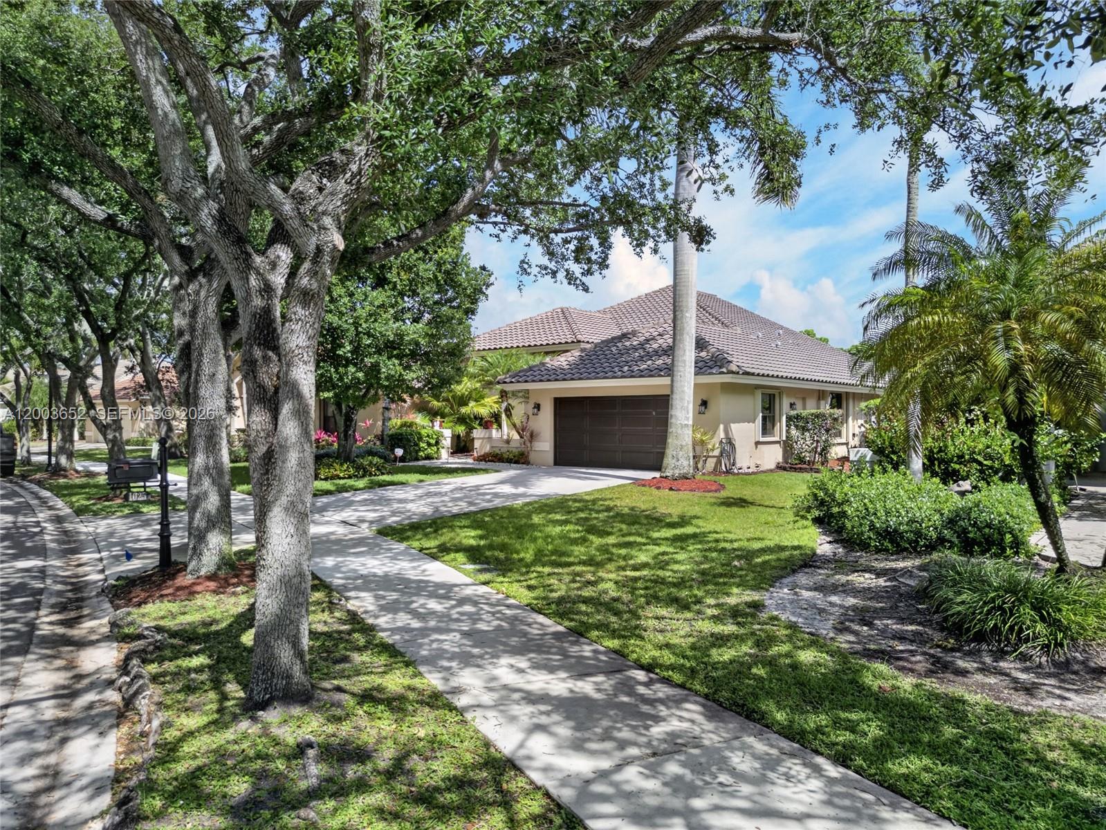 COUNTRY ISLES - Residential