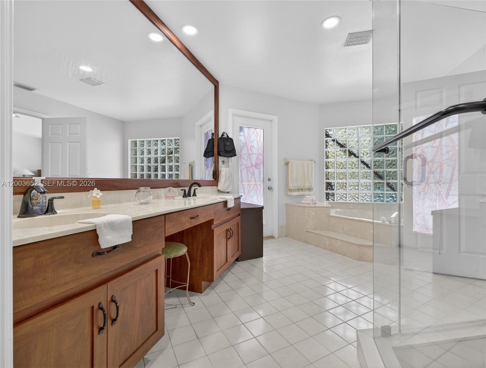 COUNTRY ISLES - Residential