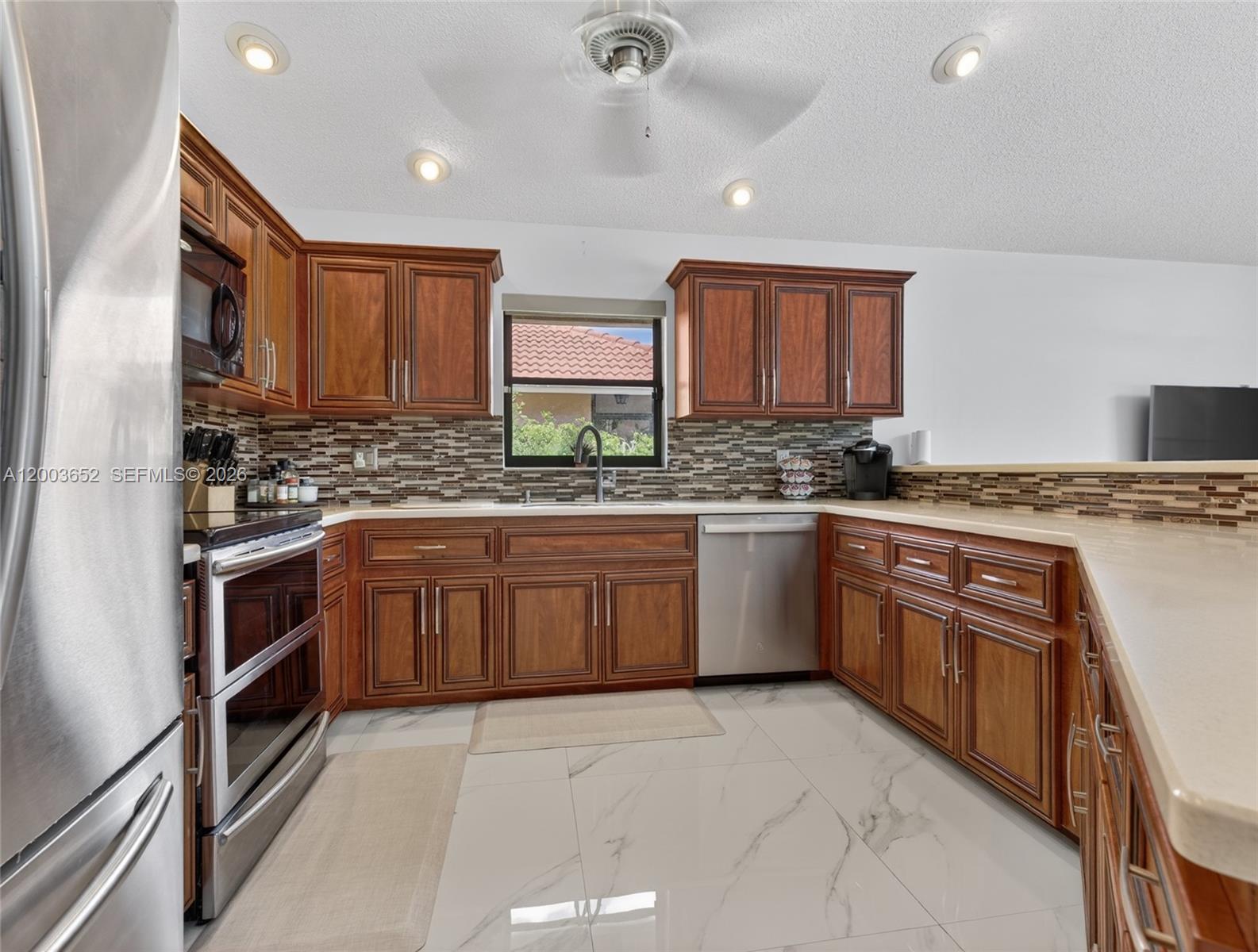 COUNTRY ISLES - Residential