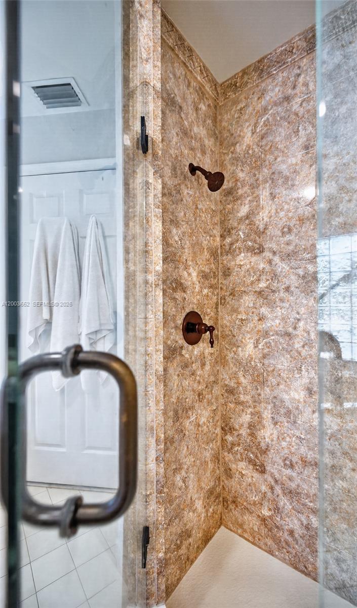 COUNTRY ISLES - Residential