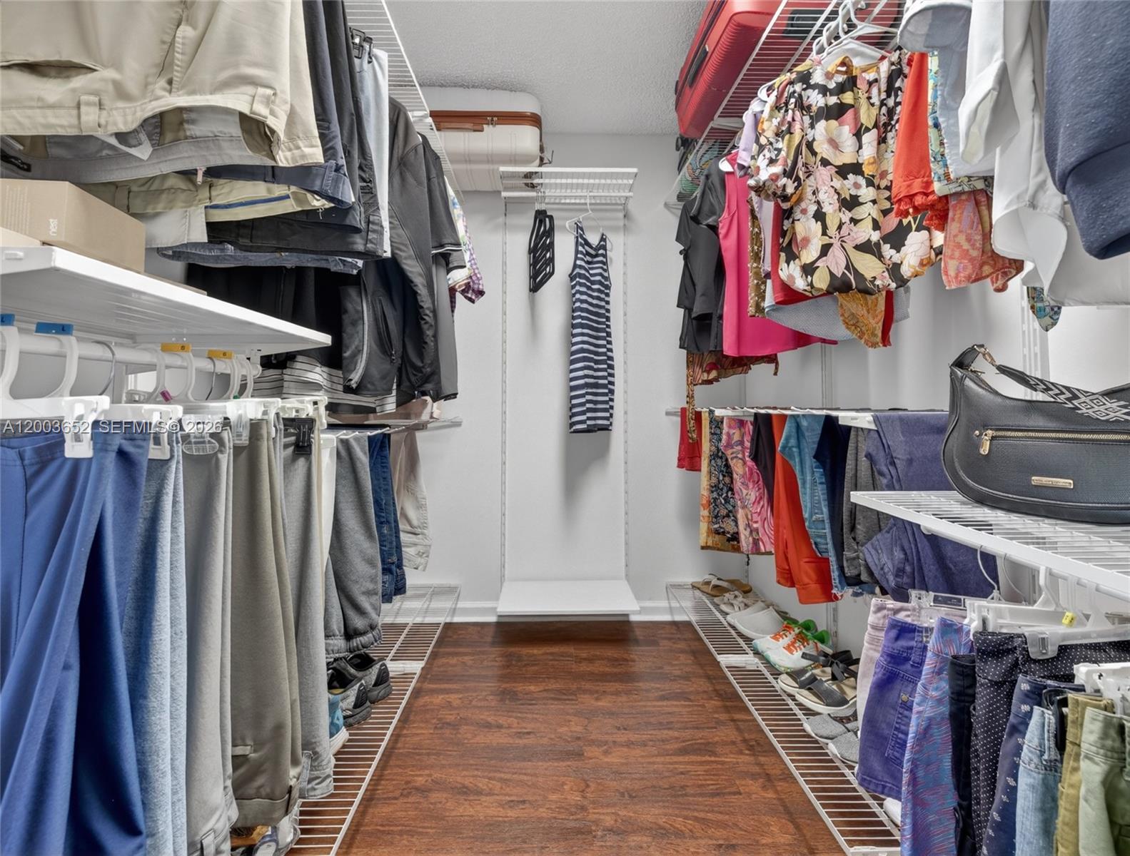 COUNTRY ISLES - Residential