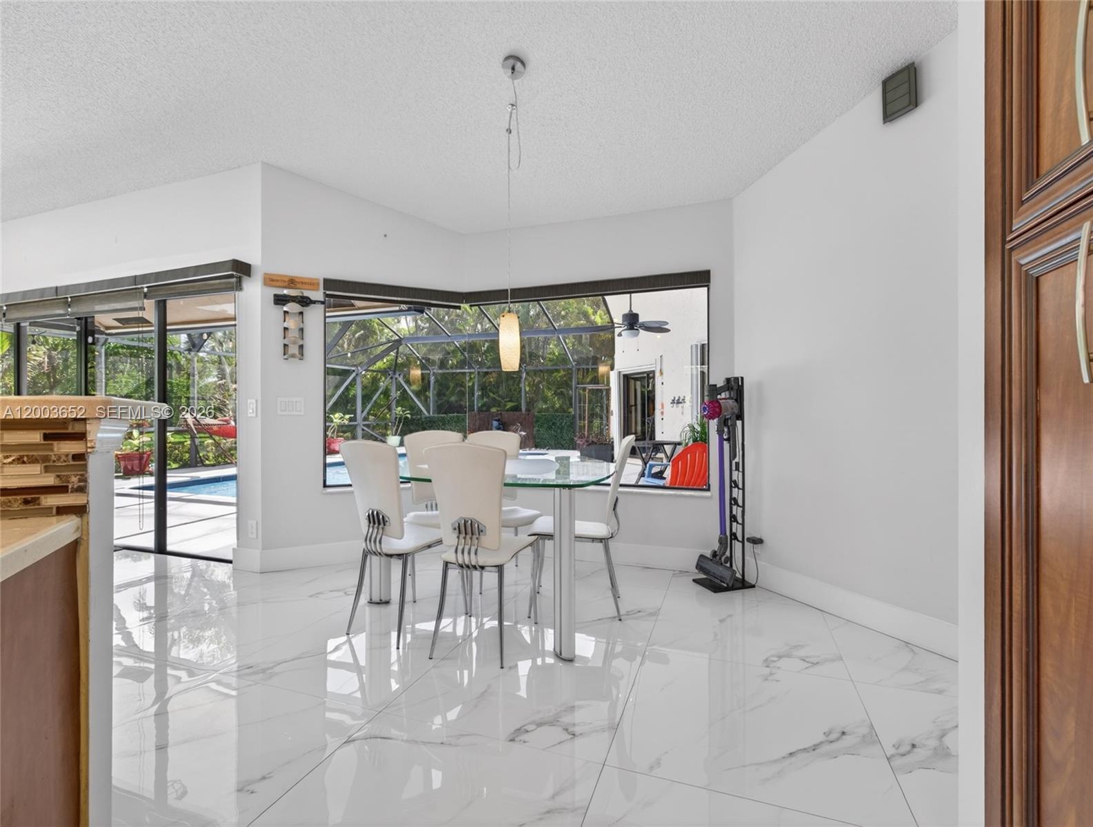 COUNTRY ISLES - Residential