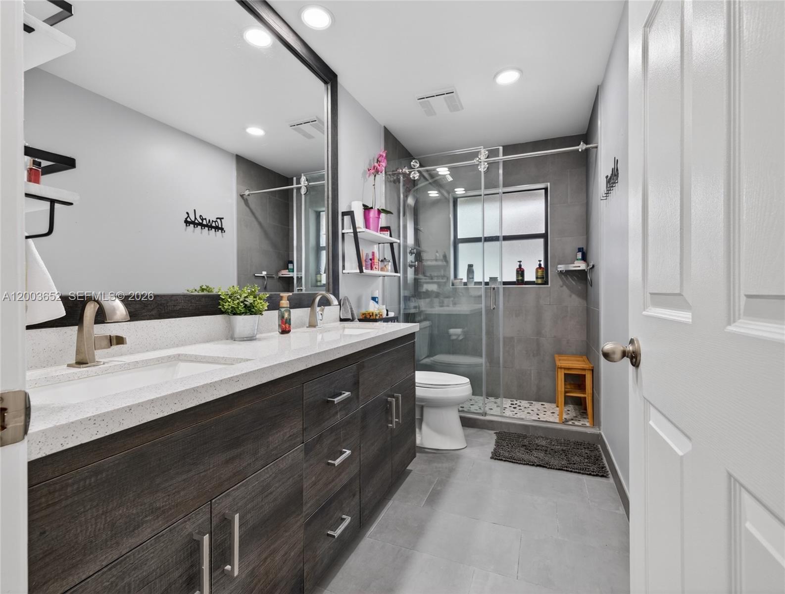 COUNTRY ISLES - Residential