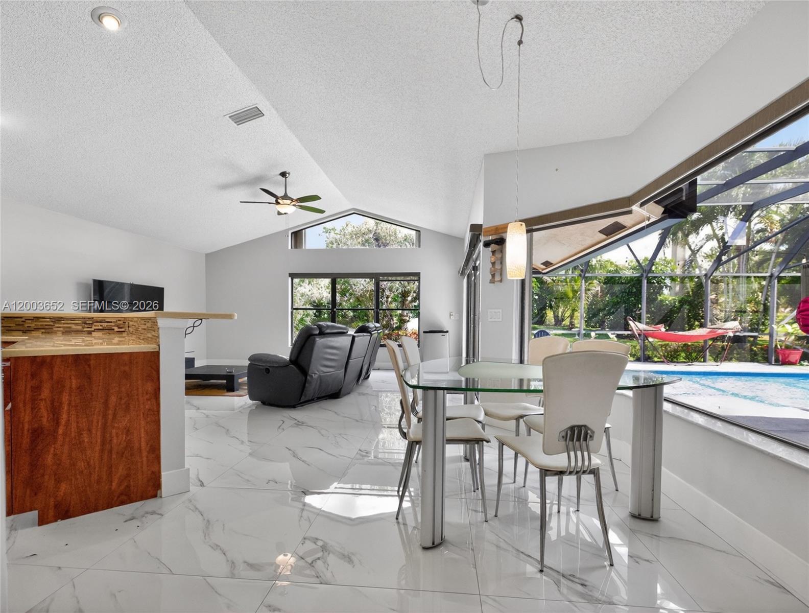 COUNTRY ISLES - Residential