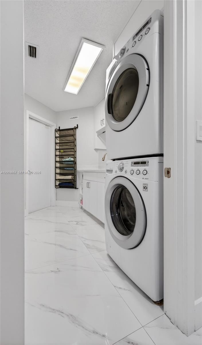 COUNTRY ISLES - Residential