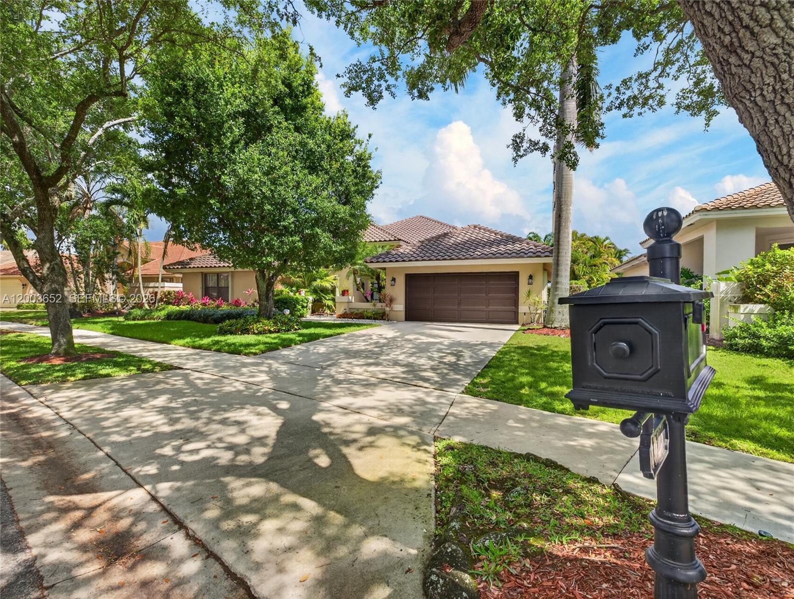 COUNTRY ISLES - Residential