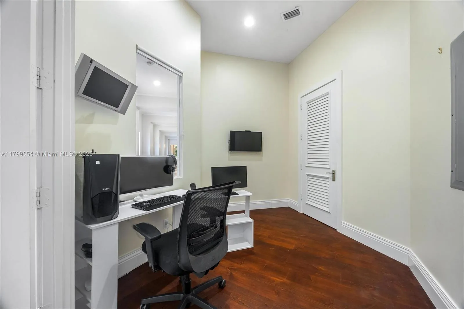 Plantation, Florida 33317, United States, 6 Bedrooms Bedrooms, ,6 BathroomsBathrooms,Residential,Active,125615