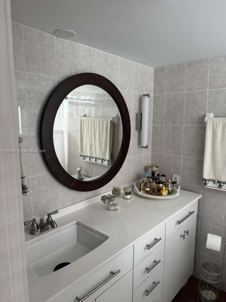 GOLDEN CACHE CONDO - Residential Lease