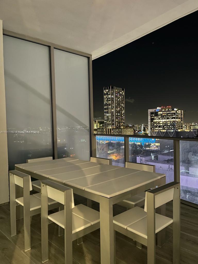 PARAMOUNT MIAMI WORLDCENT - Residential Lease