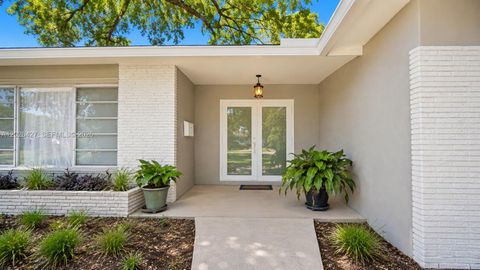 Tiny photo for 2202 N 42nd Ave, Hollywood, FL 33021 (MLS # A12026427)