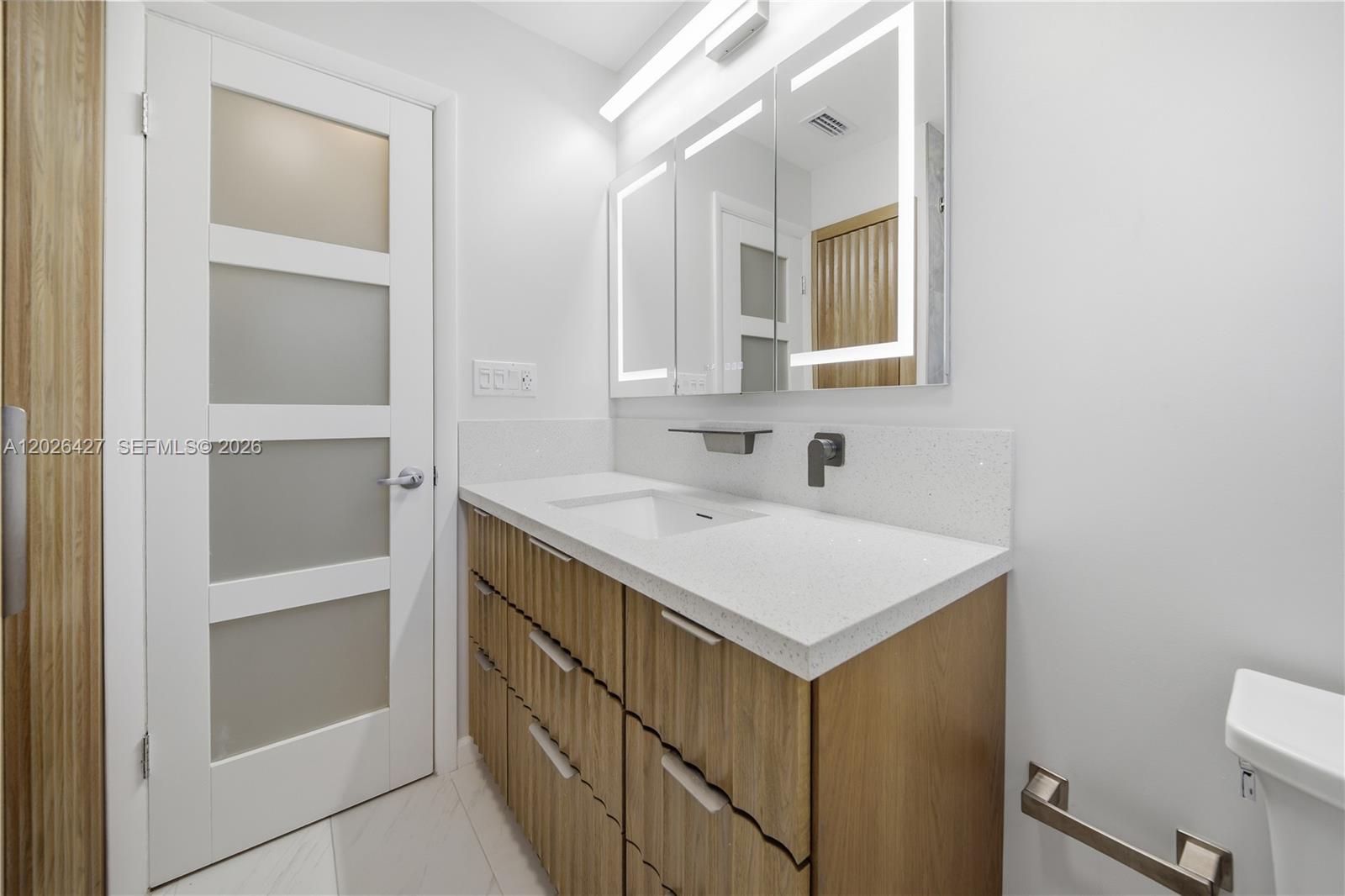 HOLLYWOOD HILLS - Residential