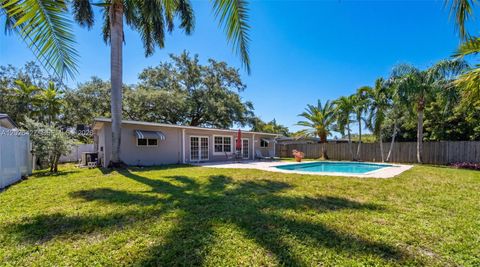 Tiny photo for 2202 N 42nd Ave, Hollywood, FL 33021 (MLS # A12026427)