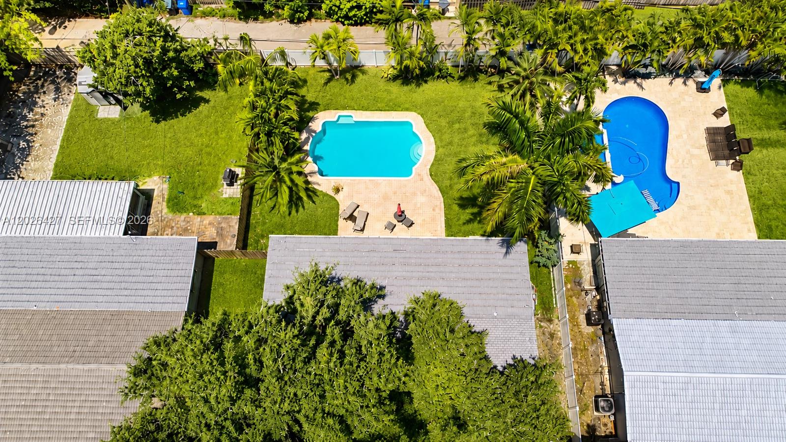 HOLLYWOOD HILLS - Residential