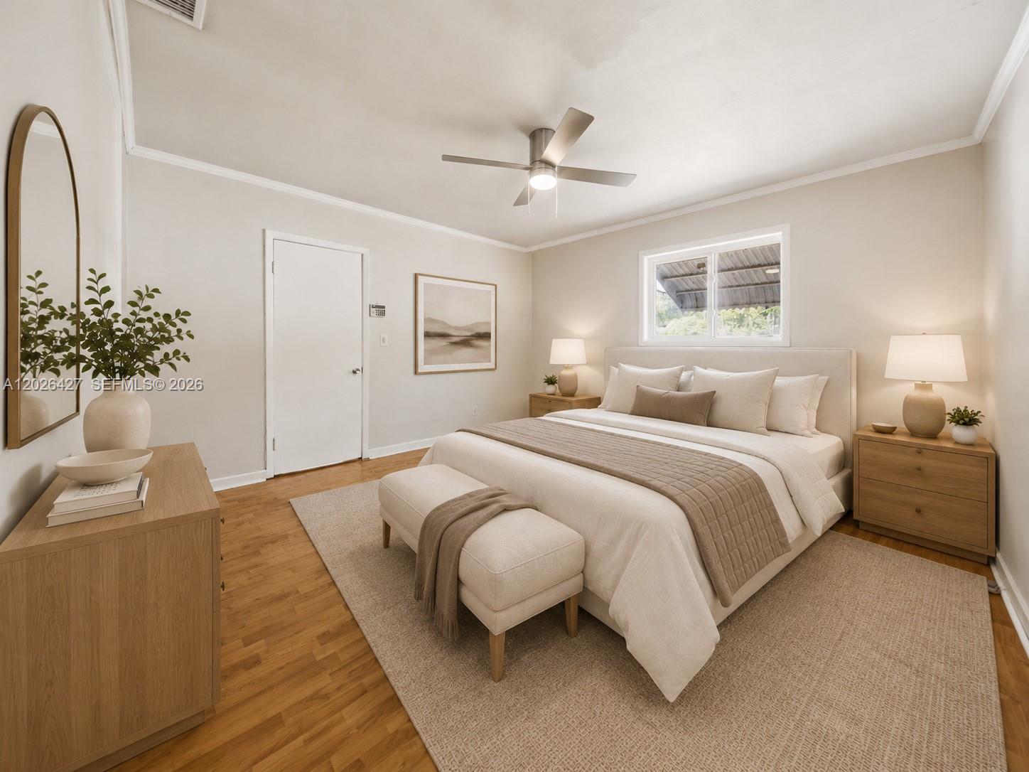 HOLLYWOOD HILLS - Residential