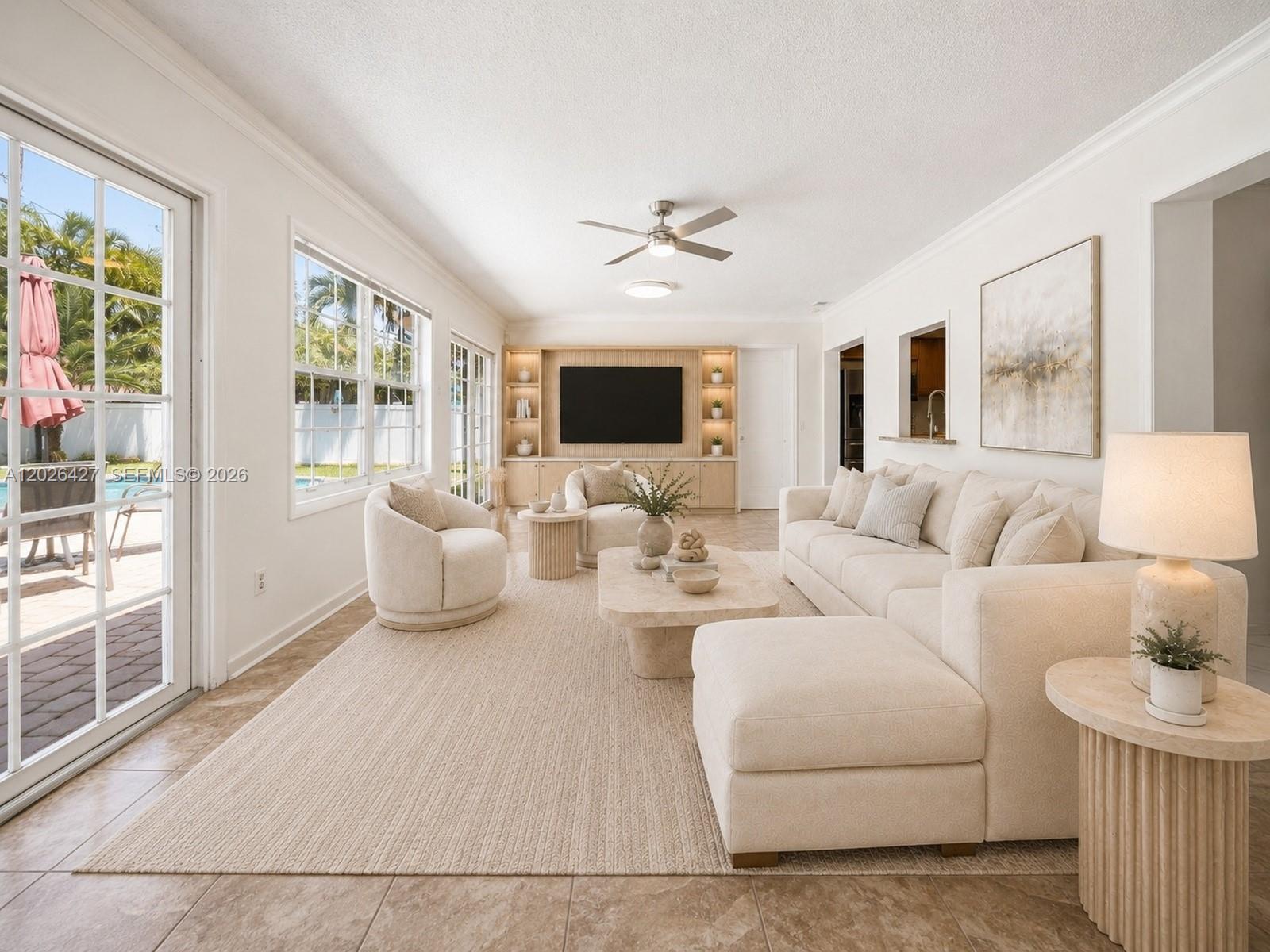 HOLLYWOOD HILLS - Residential