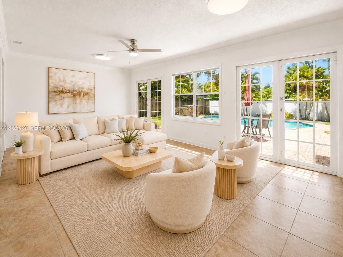 HOLLYWOOD HILLS - Residential