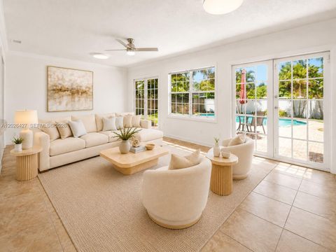 Tiny photo for 2202 N 42nd Ave, Hollywood, FL 33021 (MLS # A12026427)