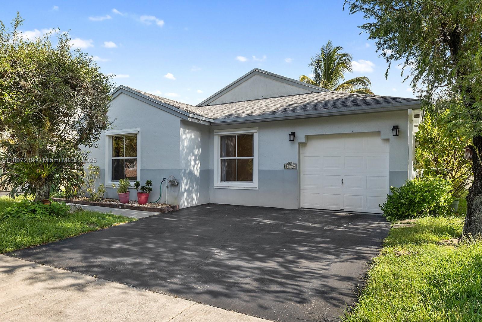 20770 Nw 1st St, Pembroke Pines, Miami-Dade County, Florida - 3 Bedrooms  
2 Bathrooms - 