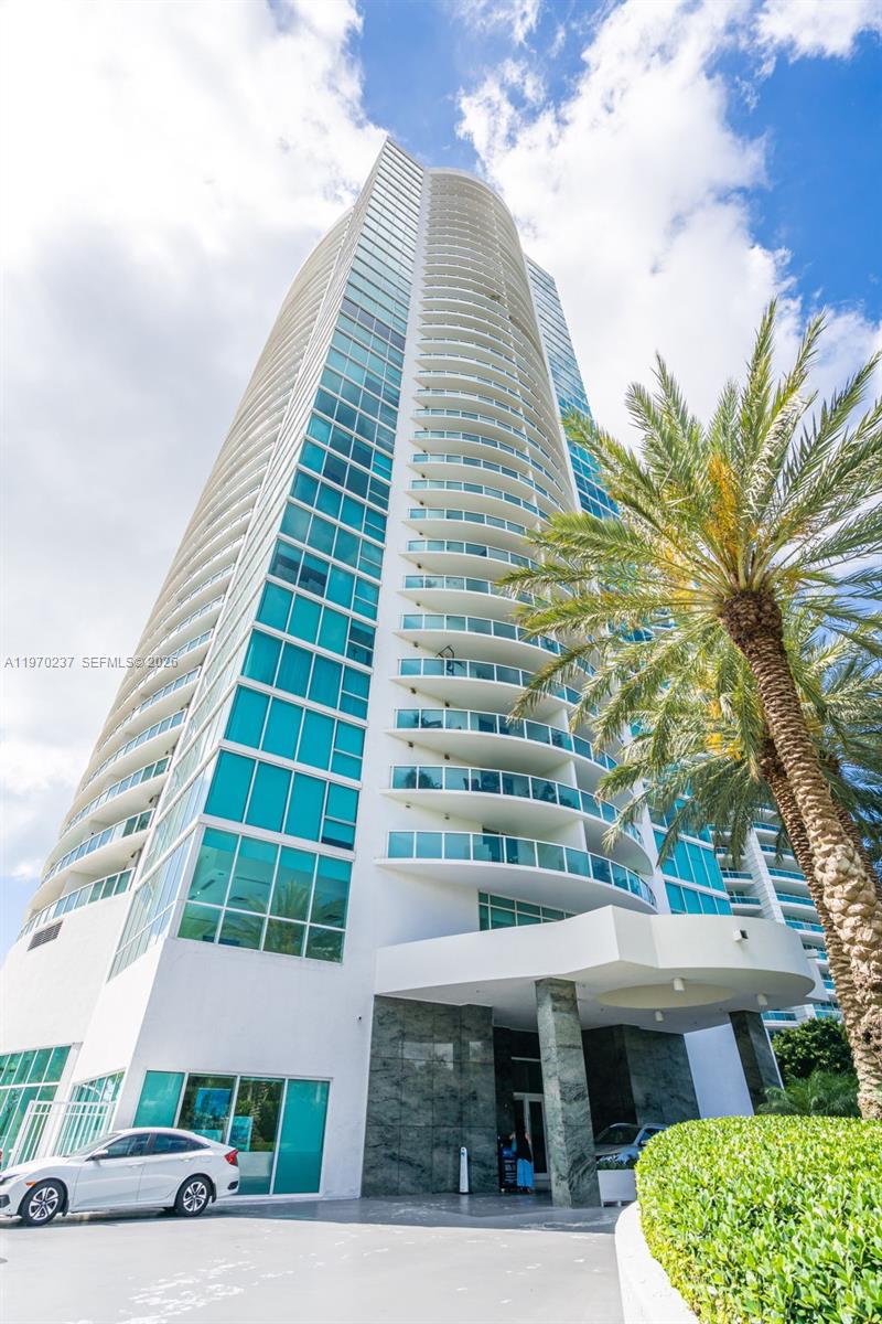 SKYLINE ON BRICKELL CONDO - Residential