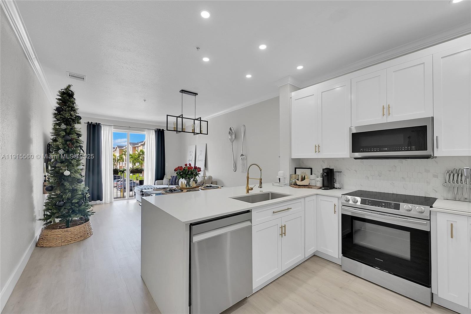 7060 NW 177th St 204-12