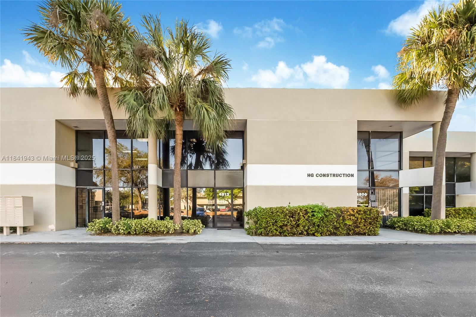 2,510 SF Located in the centrally located Bird Road Art District.
Downstairs: Lobby/Reception area, Conference room, 4 additional office spaces, storage closet, full kitchen and bathroom. Tiled.
Upstairs: 4 Office/Rooms. Storage room. Carpeted.
Garage Bay opening in the back of unit.
5 assigned parking spaces.