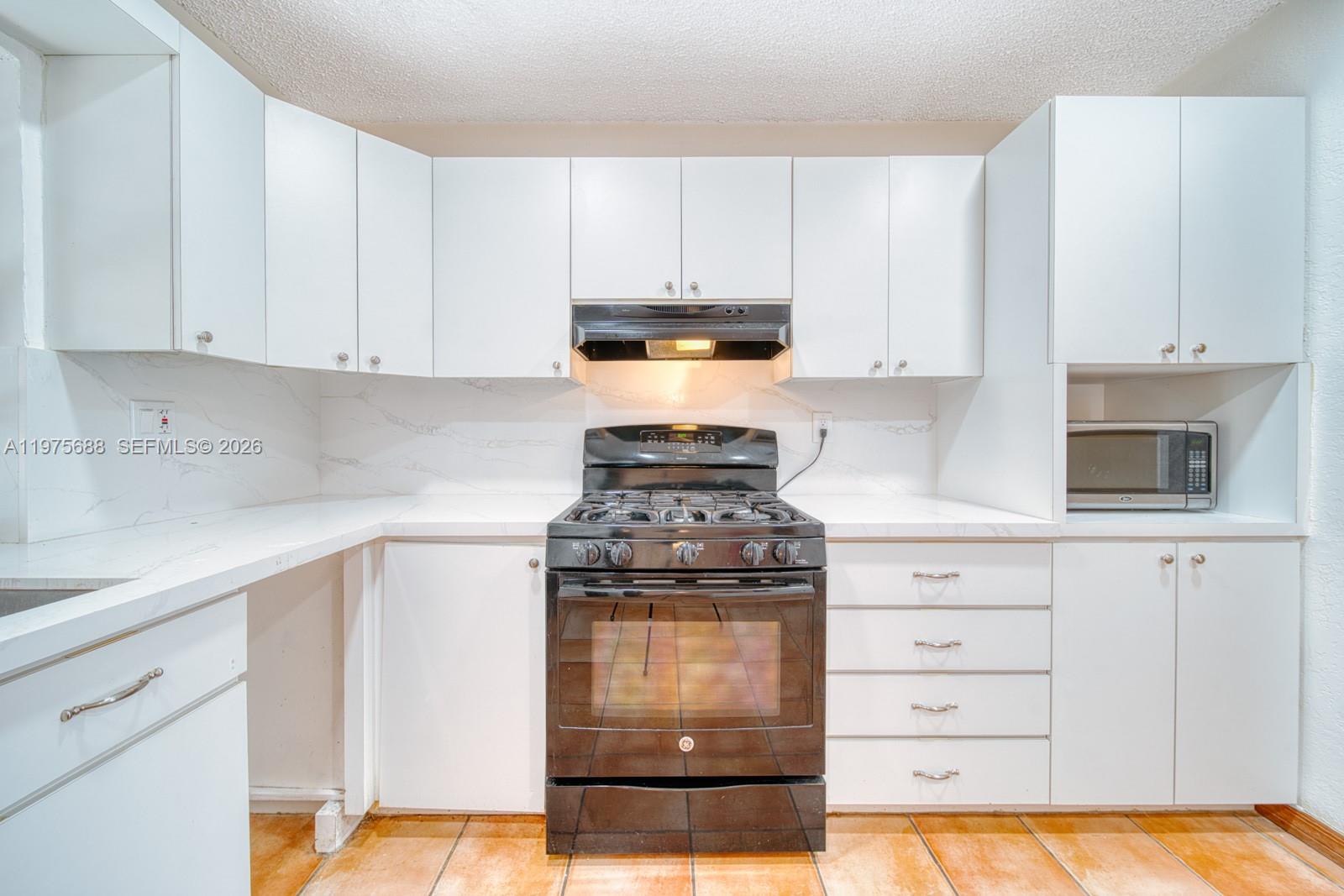 SOUTHERN ESTS 7TH ADDN SE - Residential