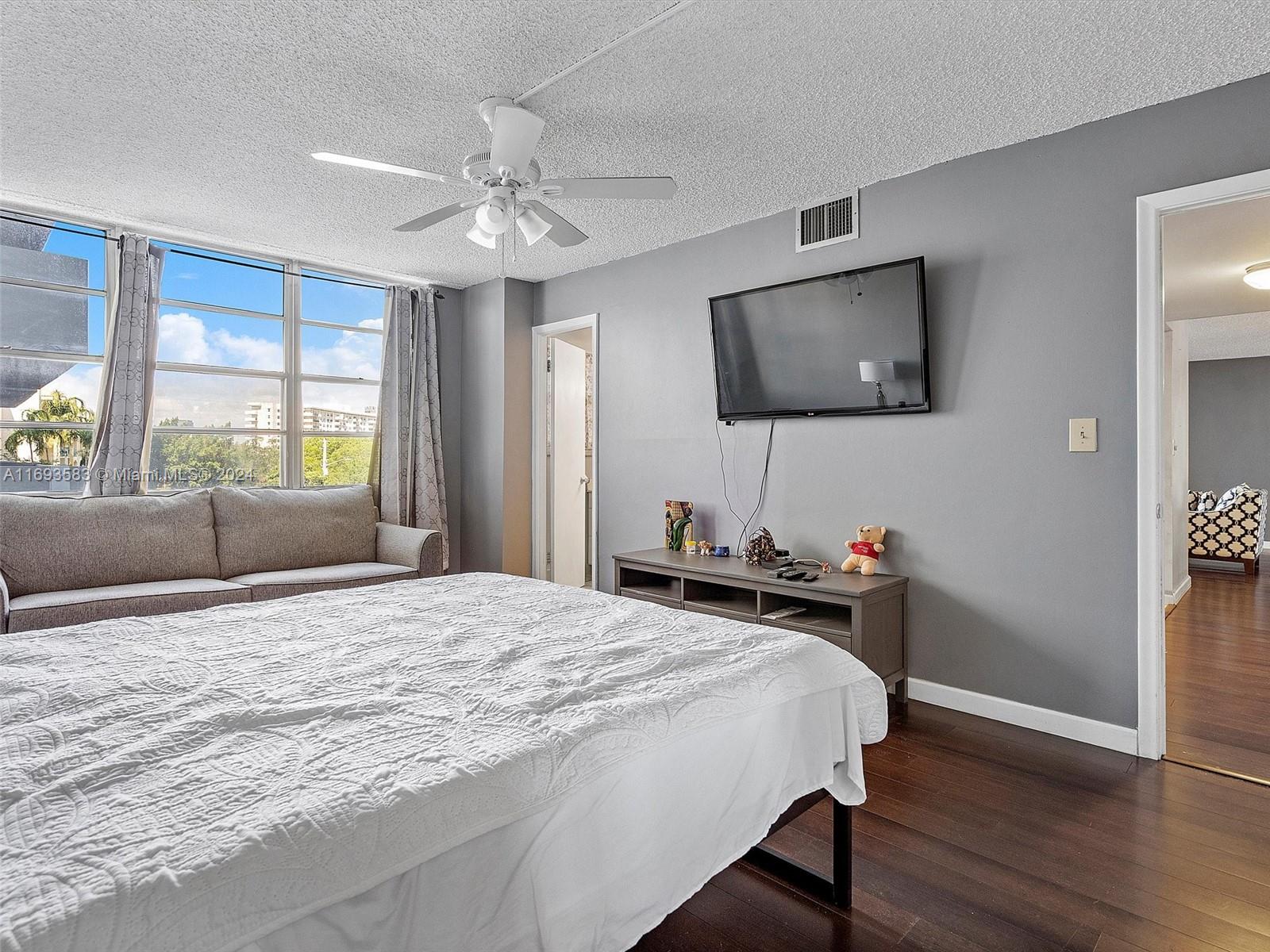 GOLDEN SURF TOWERS CONDO - Residential