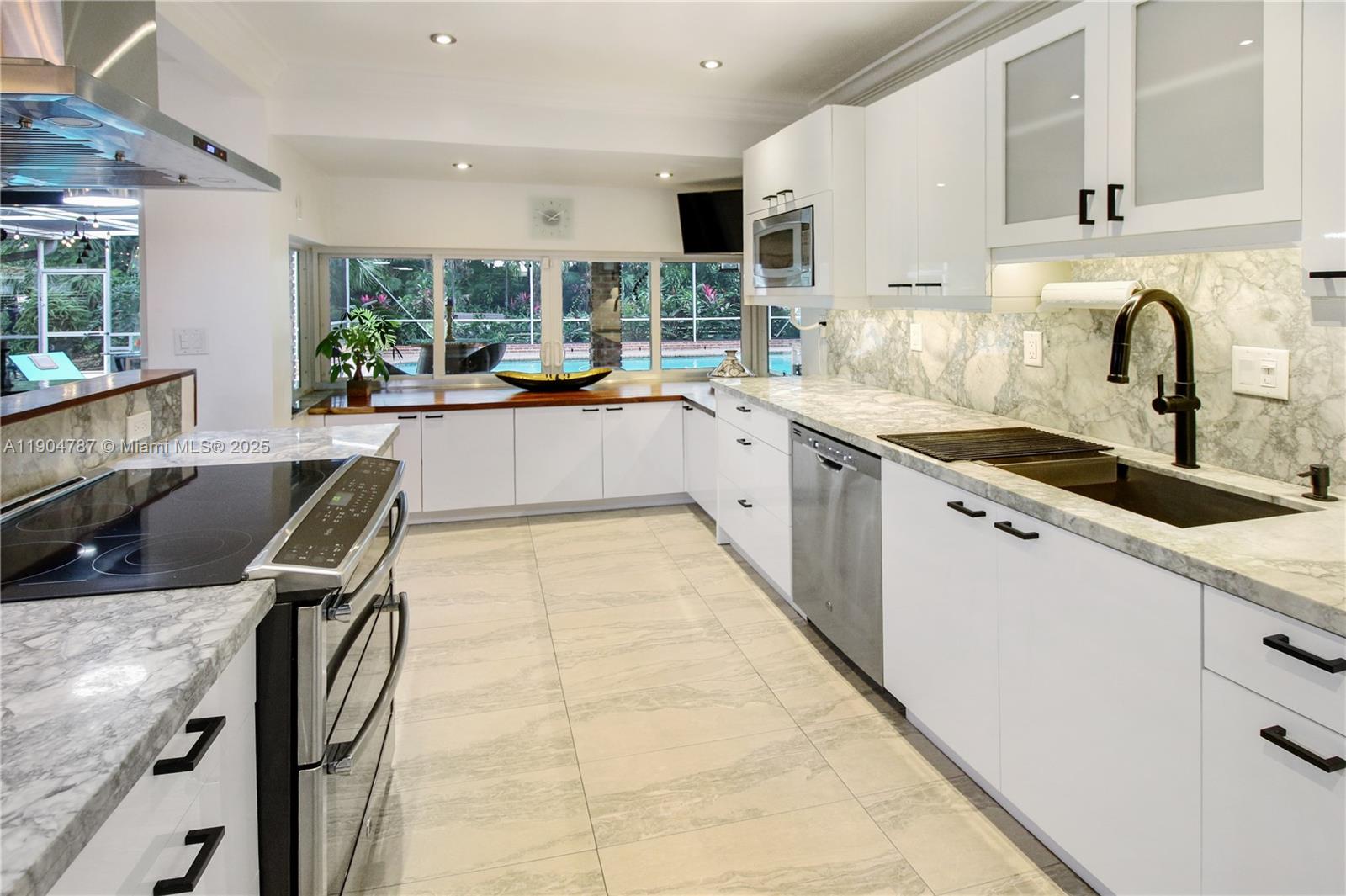 HIGHLAND OAKS - Residential