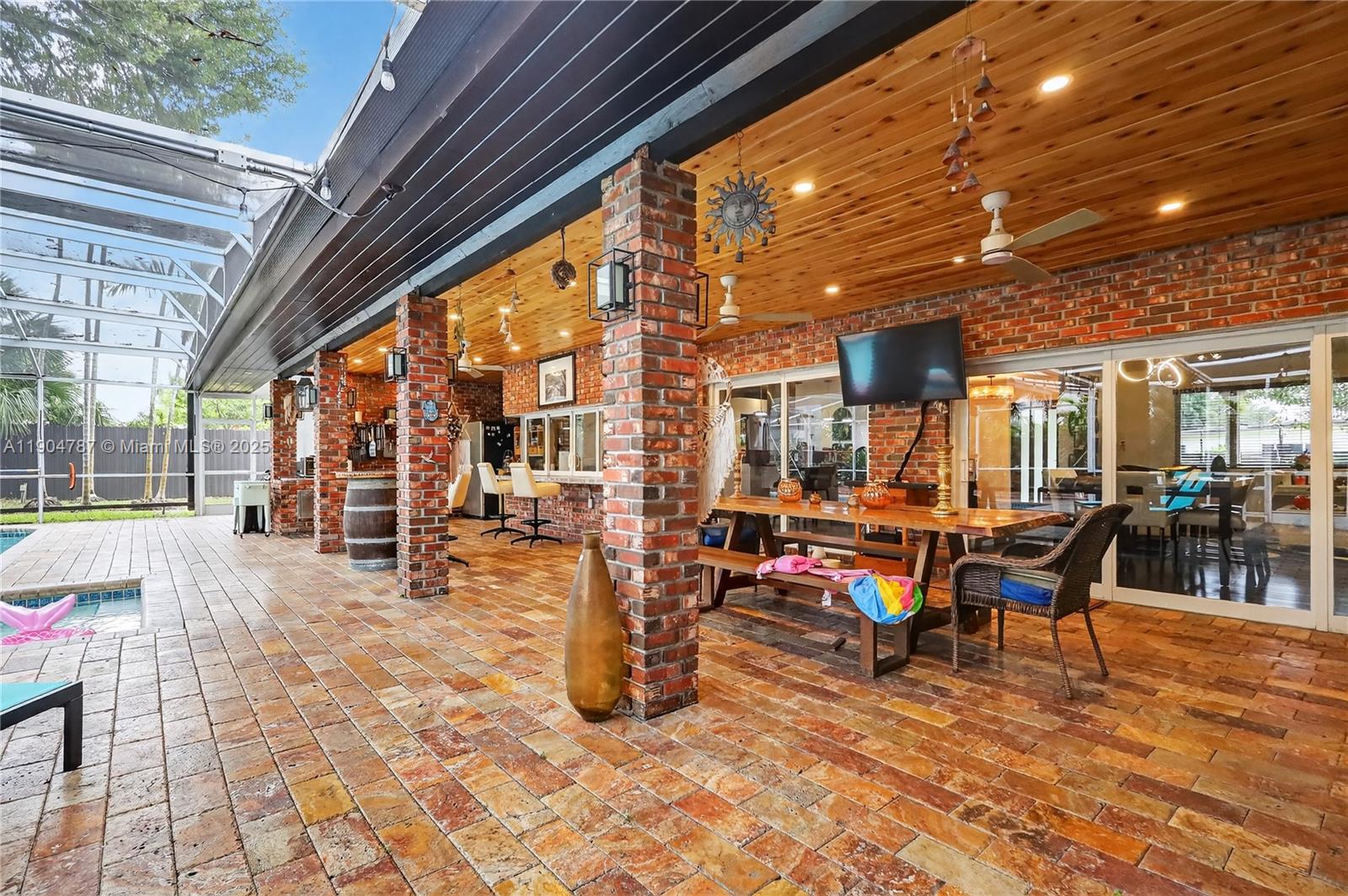 HIGHLAND OAKS - Residential