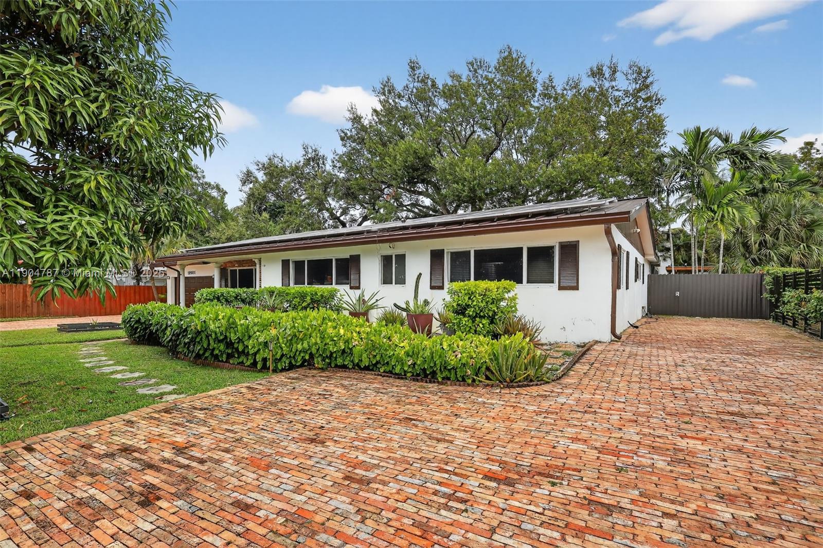 HIGHLAND OAKS - Residential