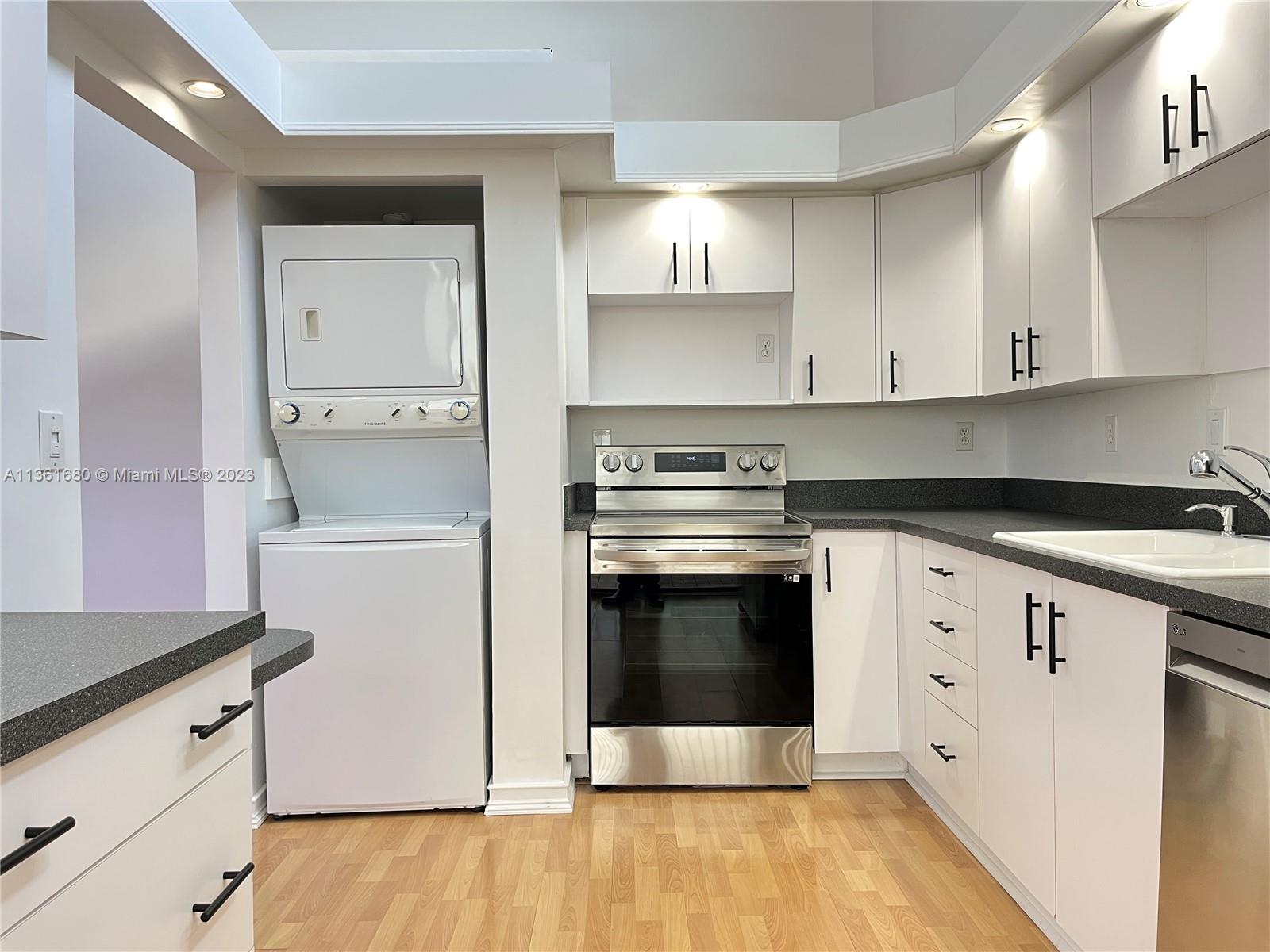 SEC 48 ATRIUMS AT SNAPPER - Residential