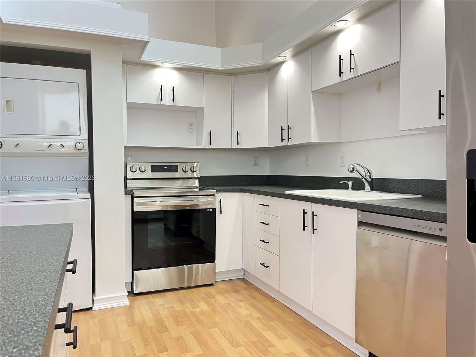 SEC 48 ATRIUMS AT SNAPPER - Residential