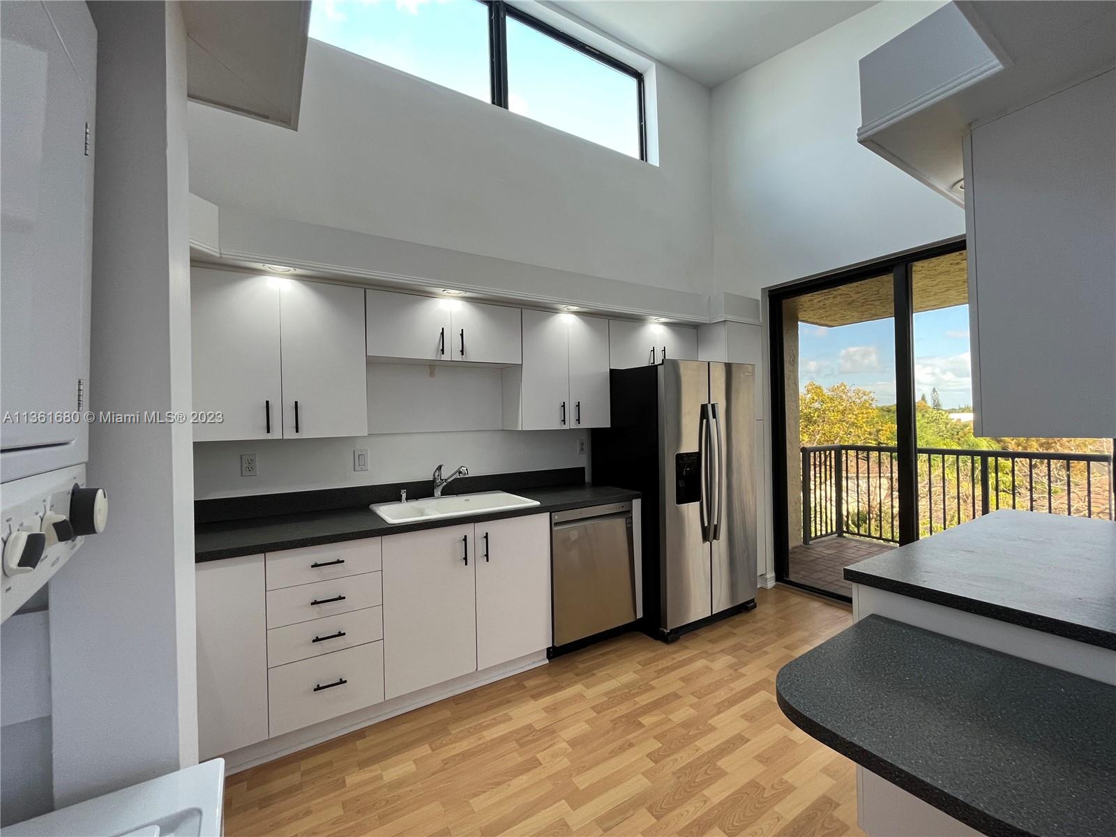 SEC 48 ATRIUMS AT SNAPPER - Residential