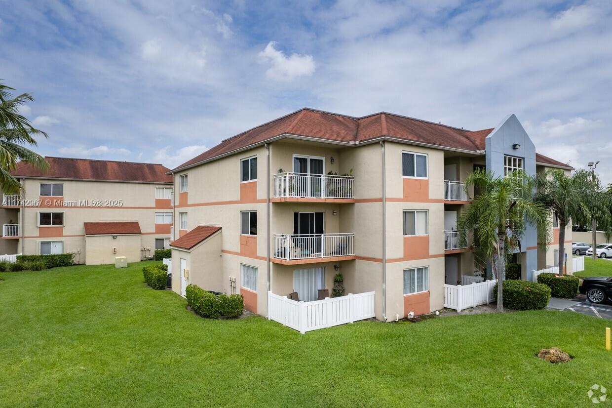 Rental Property at 18830 Nw 57th Ave 303, Hialeah, Miami-Dade County, Florida - Bedrooms: 1 
Bathrooms: 1  - $1,800 MO.
