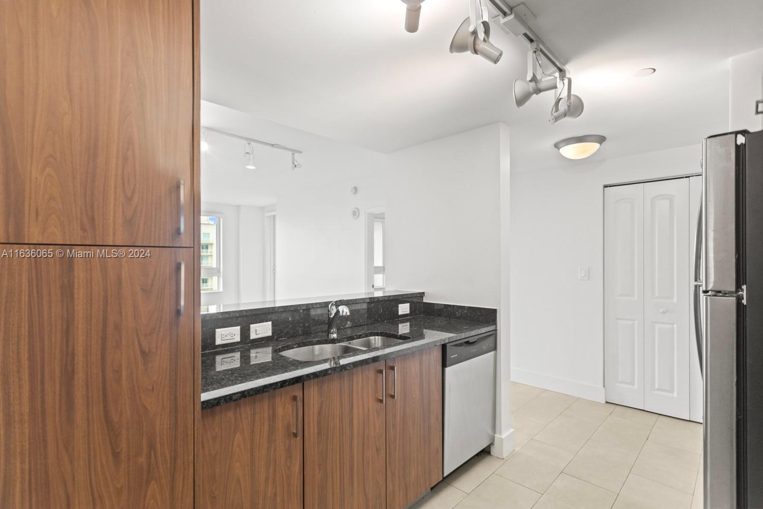 TOSCANO CONDO - Residential