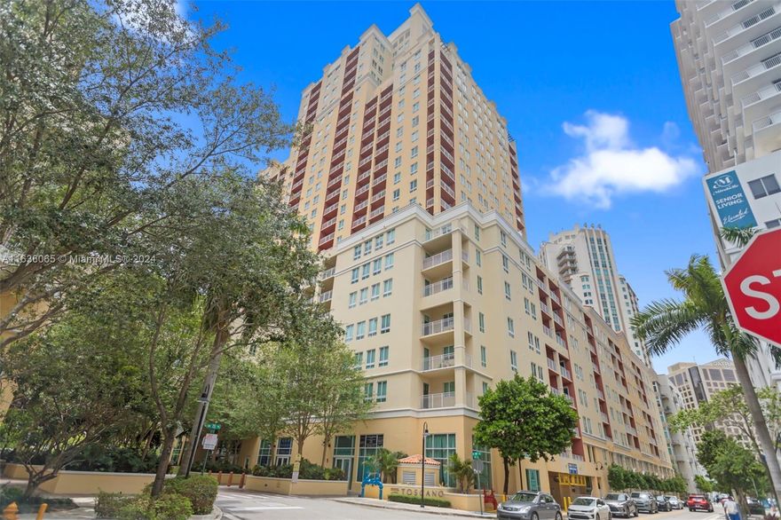 This incredible 2/2 Condo located in the heart of Downtown Dadeland, features a spacious floor plan and modern Kitchen w/Stainless Steel appliances. Building´s amazing amenities include pool, fitness center, residents lounge, business centers, and more. Excellent location: Across the street from Dadeland Mall. Easy access to Palmetto Expressway and US-1. Walking distance to Supermarkets, Metro rail, restaurants, shopping.