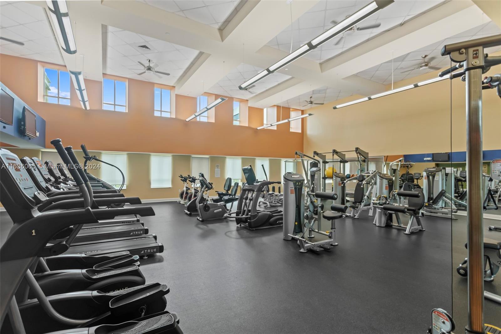 TOSCANO CONDO - Residential