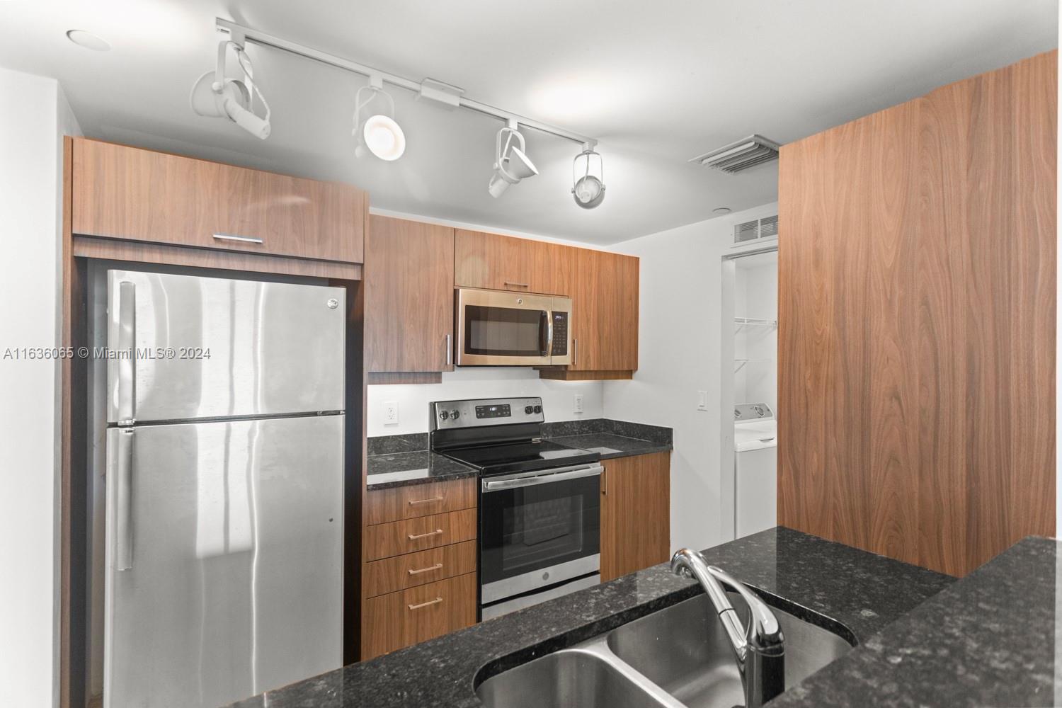 TOSCANO CONDO - Residential