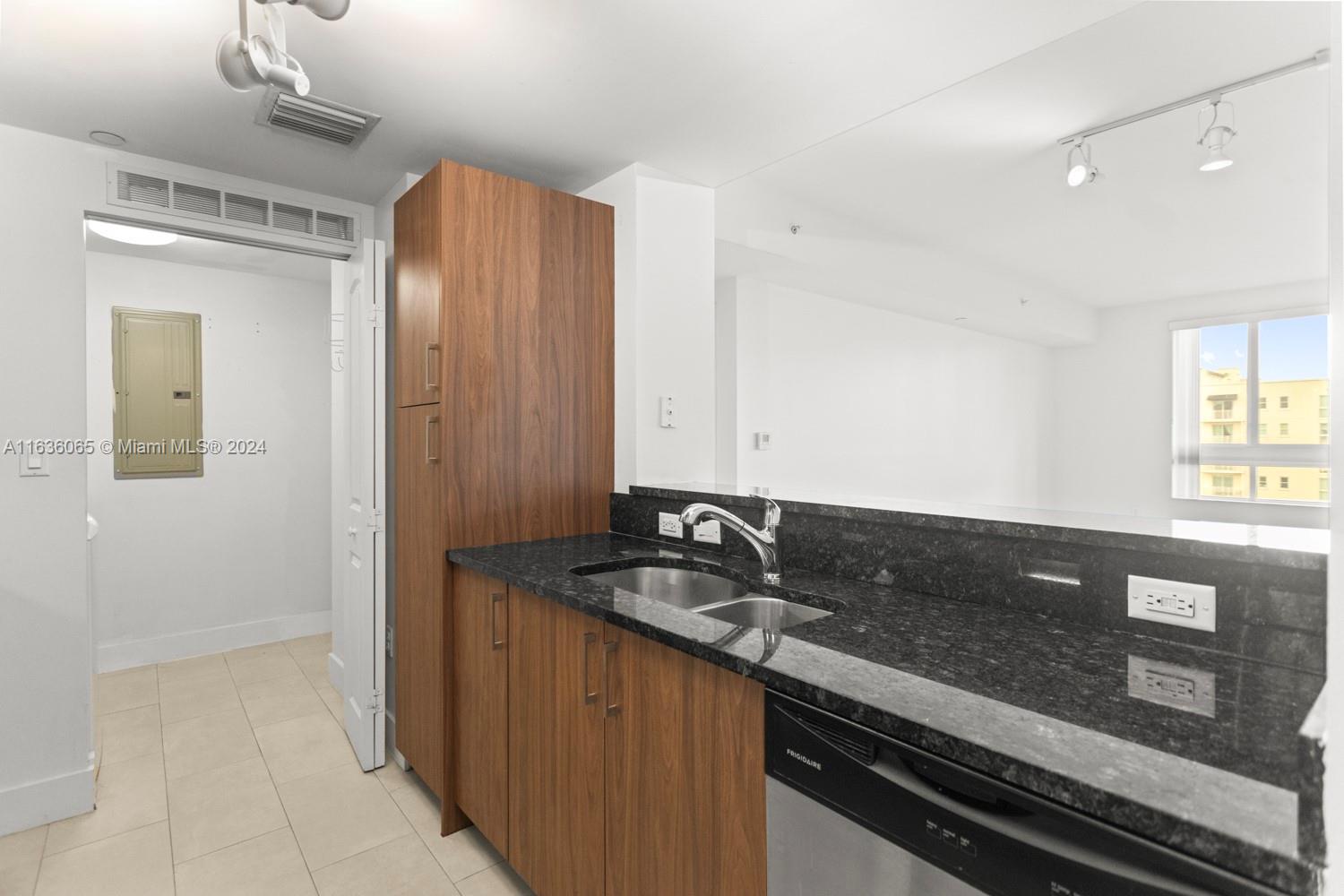 TOSCANO CONDO - Residential