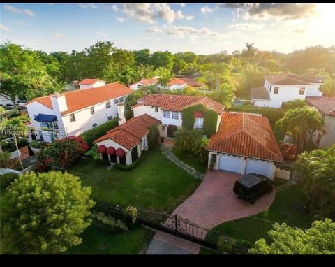 Single Family Residence in Coral Gables FL 4206 Alhambra Cir Cir.jpg