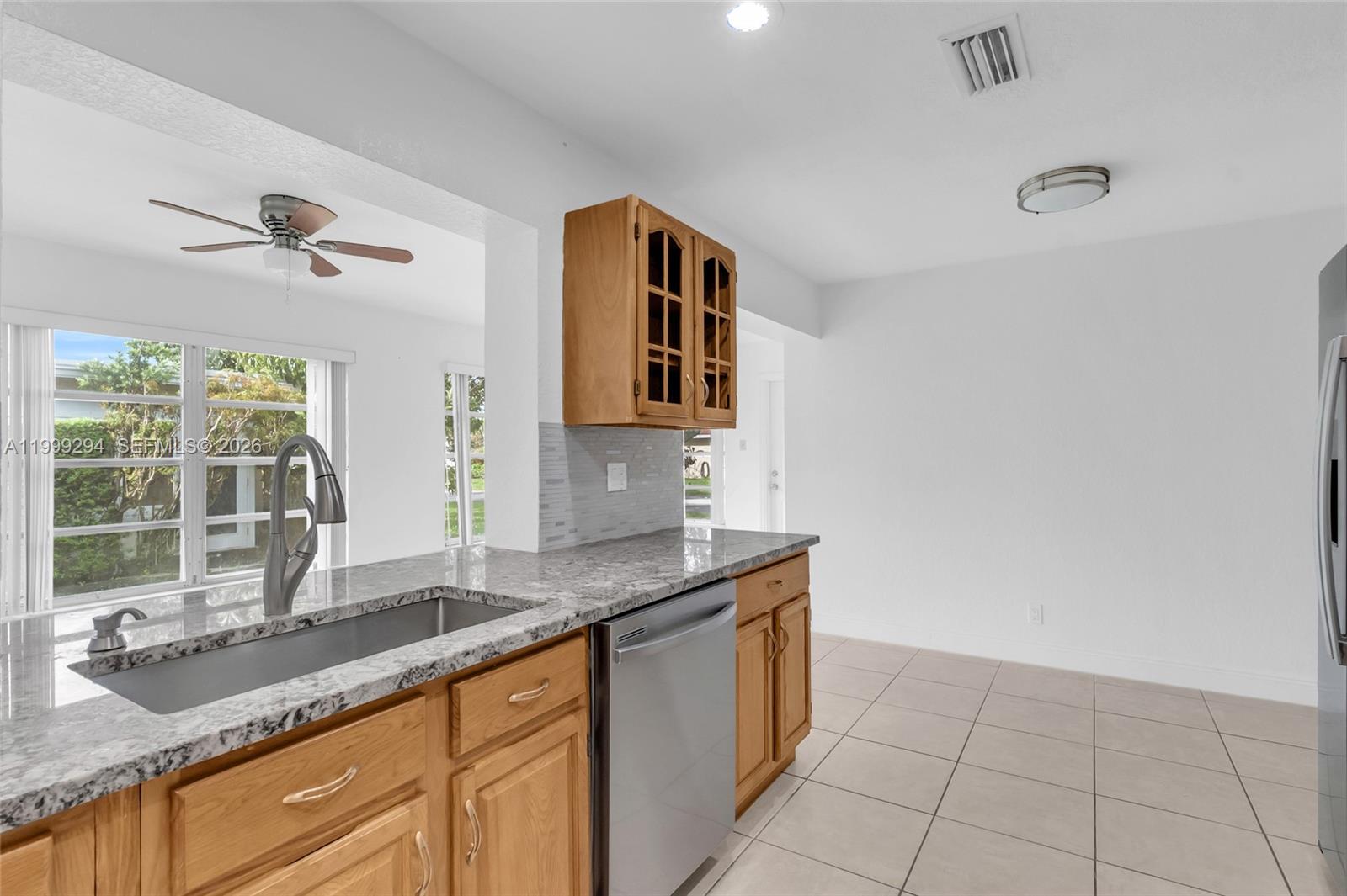 CRYSTAL LAKE 4TH SEC - Residential Lease