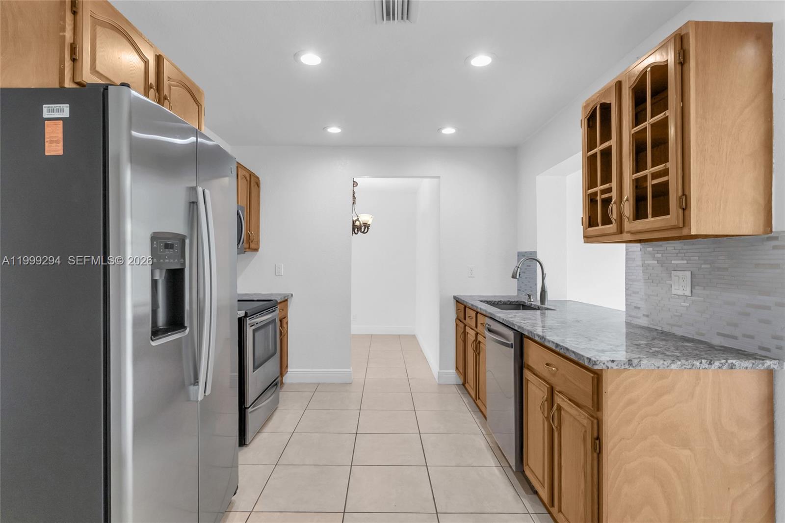 CRYSTAL LAKE 4TH SEC - Residential Lease