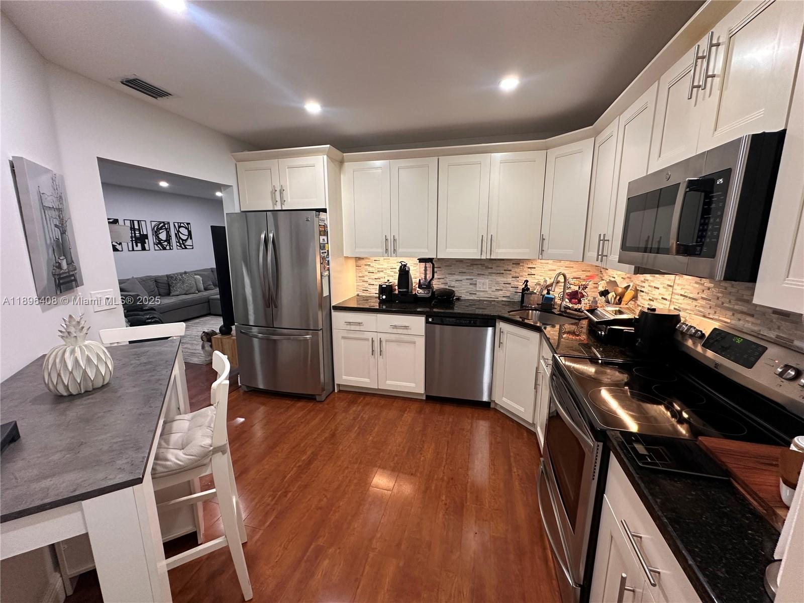 BAYPORT VILLAGE B CONDO - Residential