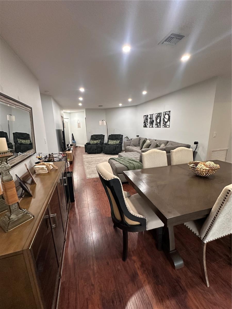 BAYPORT VILLAGE B CONDO - Residential